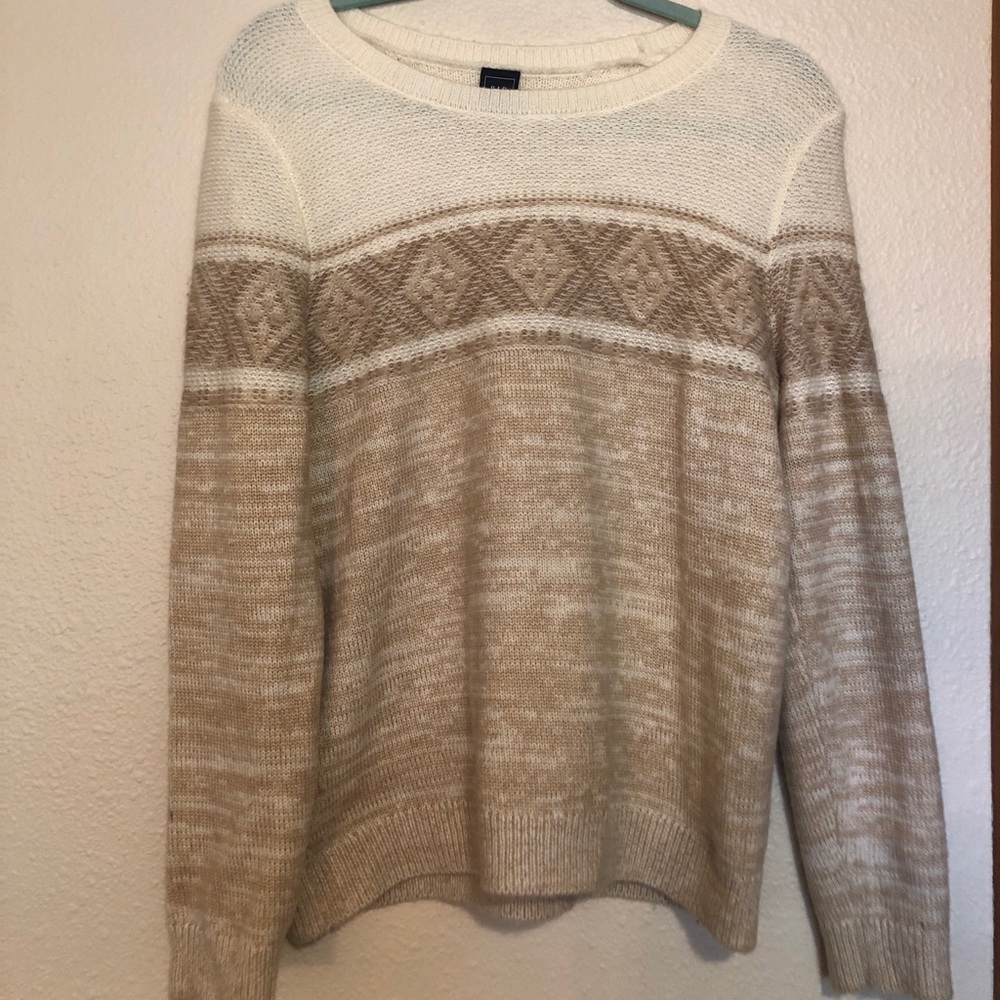 Gap sweater